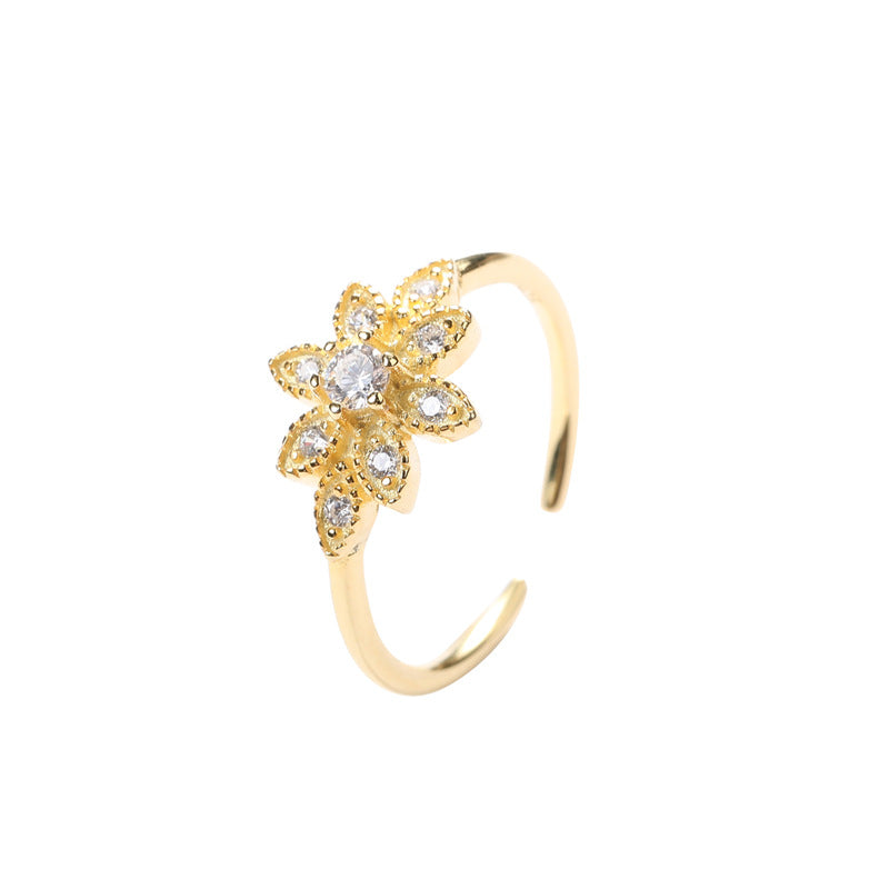 This glamorous adjustable Ring with Cubic Zirconia crystals – 925 silver plated in 18K Gold