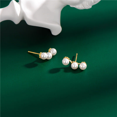 Beautiful 3 pearl earring made from 925 silver and plated in 18K Gold.