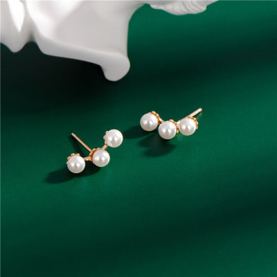 Beautiful 3 pearl earring made from 925 silver and plated in 18K Gold.